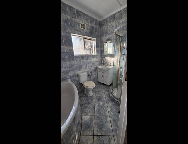 3 BEDROOM HOUSE TO LET IN MEER EN SEE